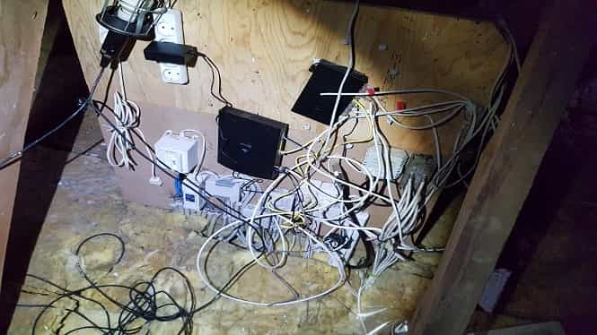forkert monteret ledninger på loft